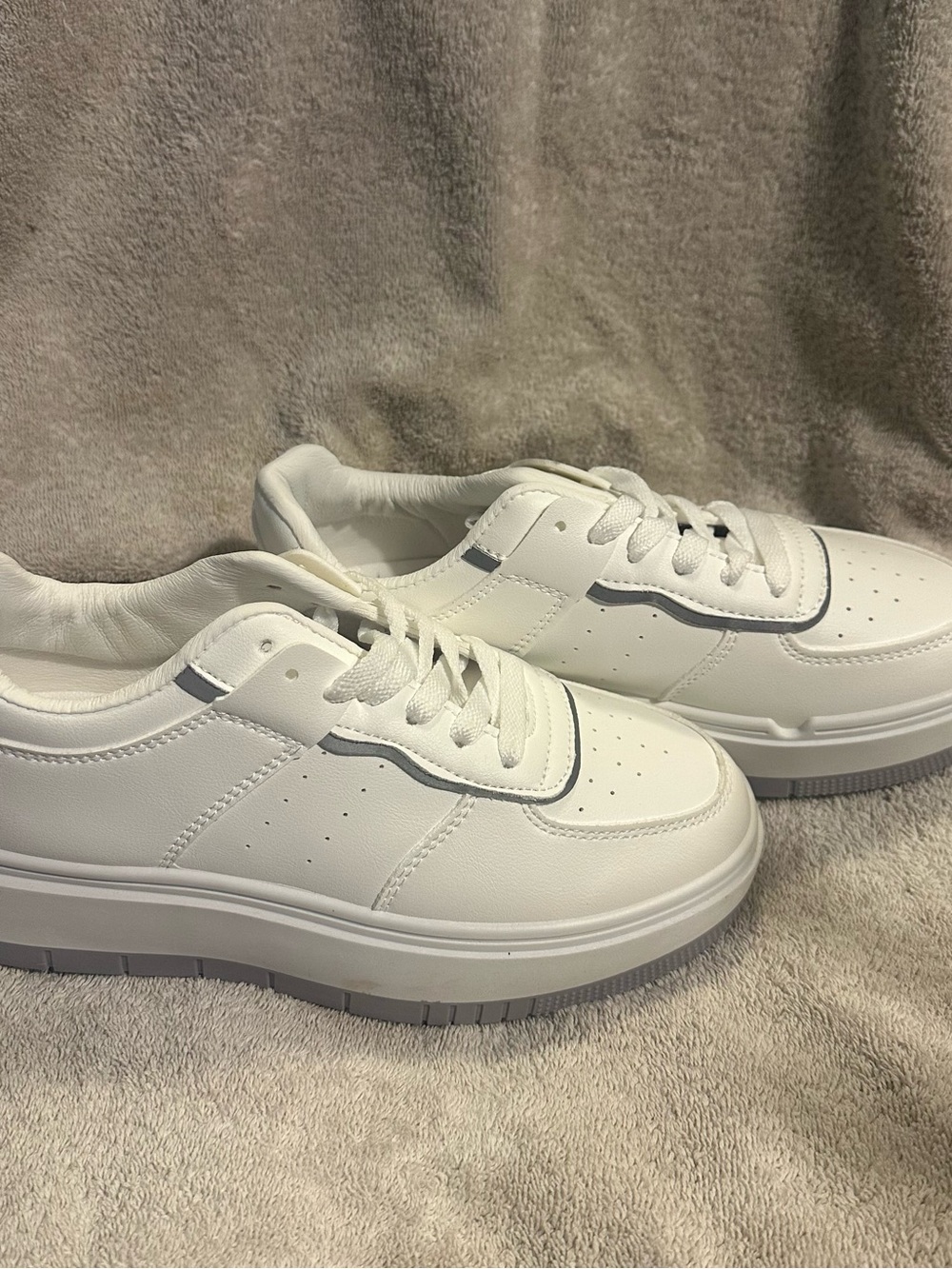 Pretty Little Thing White Chunky Platform Trainers Sneakers Women’s 4